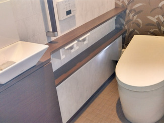 トイレリフォーム 温水式の自動水栓がついた便利なトイレ