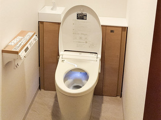 トイレリフォーム 充実収納で見た目すっきり、お掃除ラクラクのトイレ
