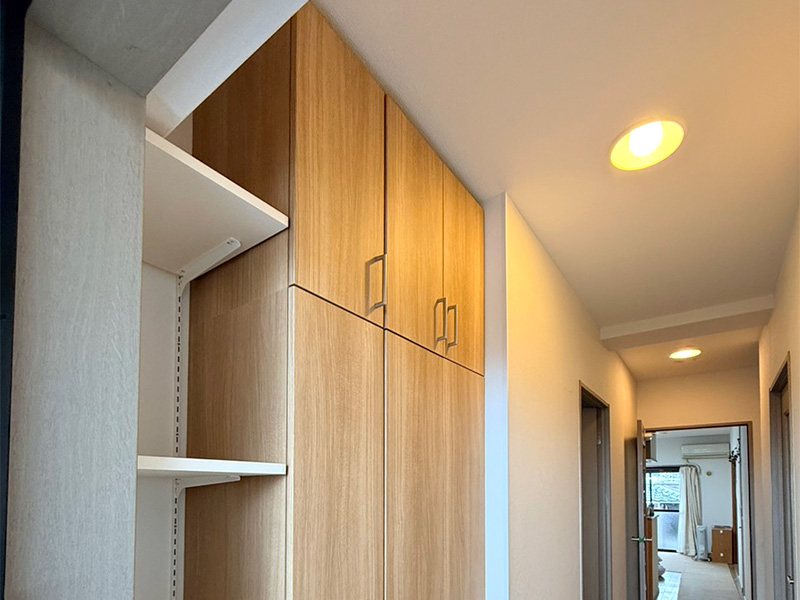 動線と収納力を両立させた、すっきり整う玄関収納